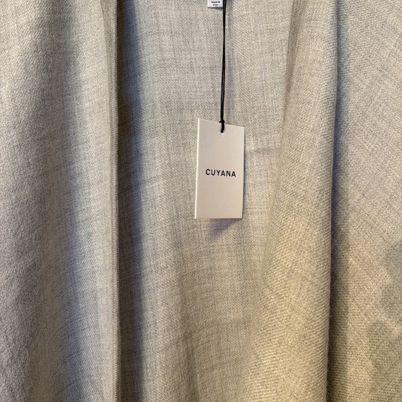 Cuyana Baby Alpaca Square Edge Cape Shawl Wrap - Light Heather Grey - Picture 5 of 7